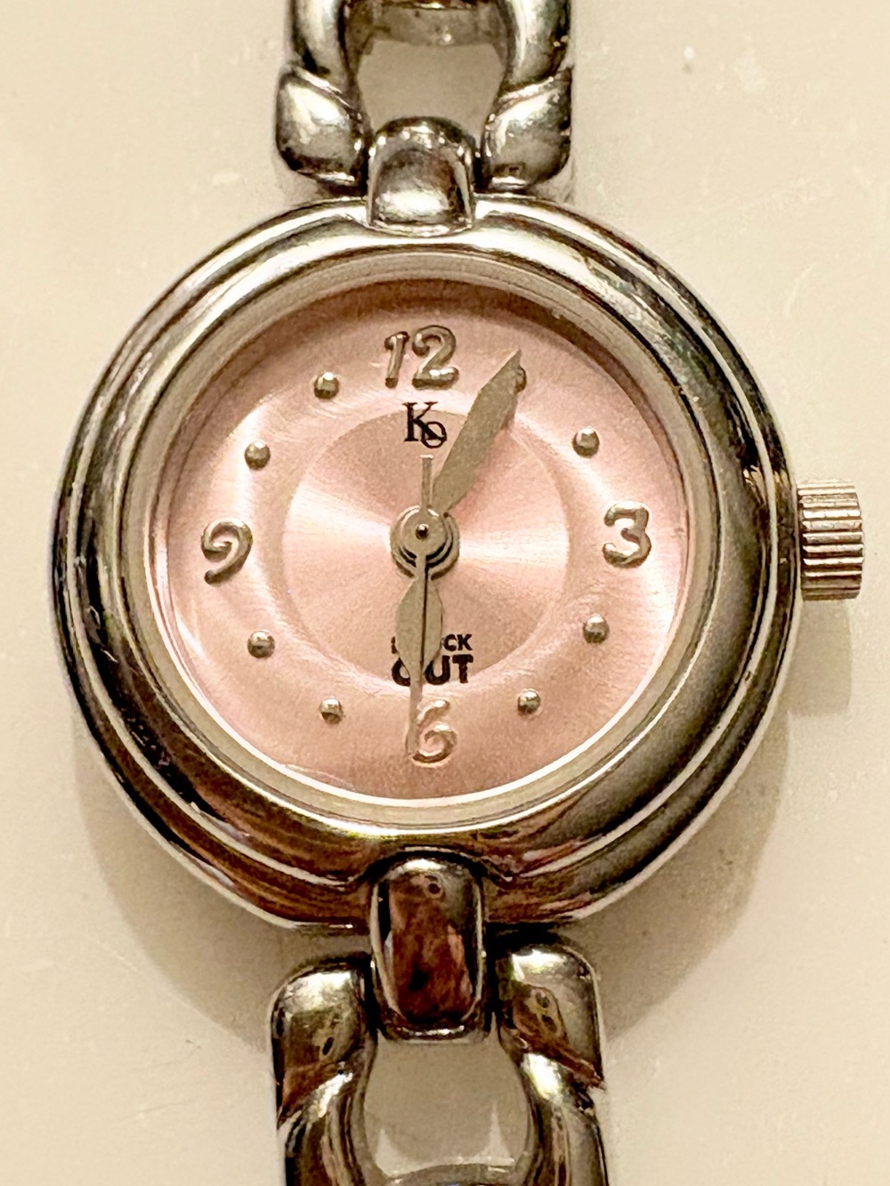 Knock Out Women's Analog Quartz Silver Bracelet Watch
Pink Sunburst Dial